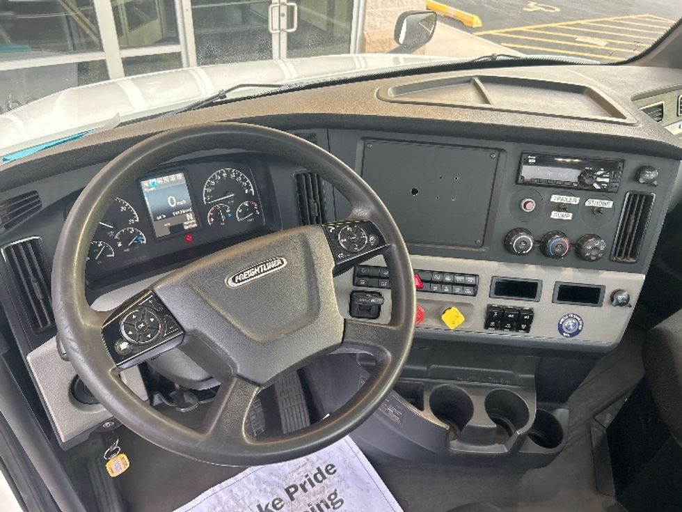 Day Cab Tractor-Heavy Duty Tractors-Freightliner-2019-T12664ST-Melrose Park-IL-247,714\n\t\tmiles-$ 52,750 - Image 11