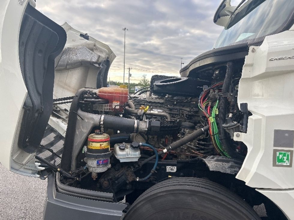 Day Cab Tractor-Heavy Duty Tractors-Freightliner-2019-T12664ST-Melrose Park-IL-247,714\n\t\tmiles-$ 52,750 - Image 15