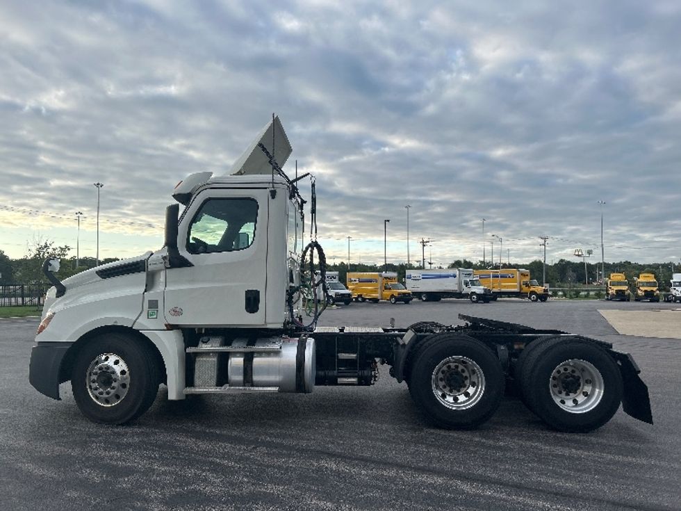 Day Cab Tractor-Heavy Duty Tractors-Freightliner-2019-T12664ST-Melrose Park-IL-247,714\n\t\tmiles-$ 52,750 - Image 4