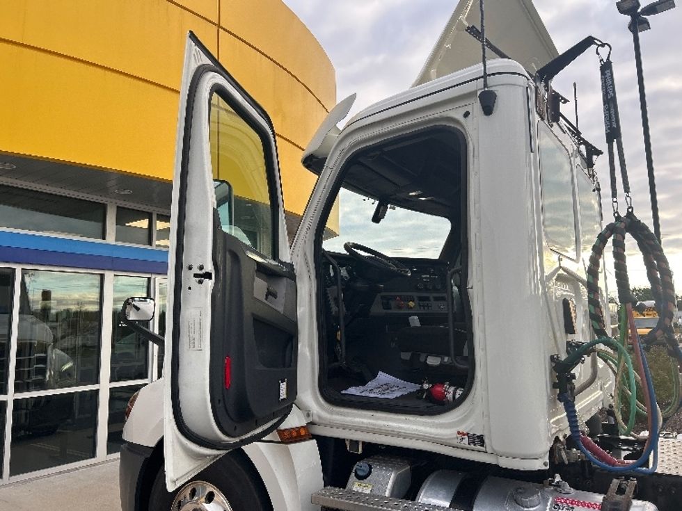 Day Cab Tractor-Heavy Duty Tractors-Freightliner-2019-T12664ST-Melrose Park-IL-247,714\n\t\tmiles-$ 52,750 - Image 9