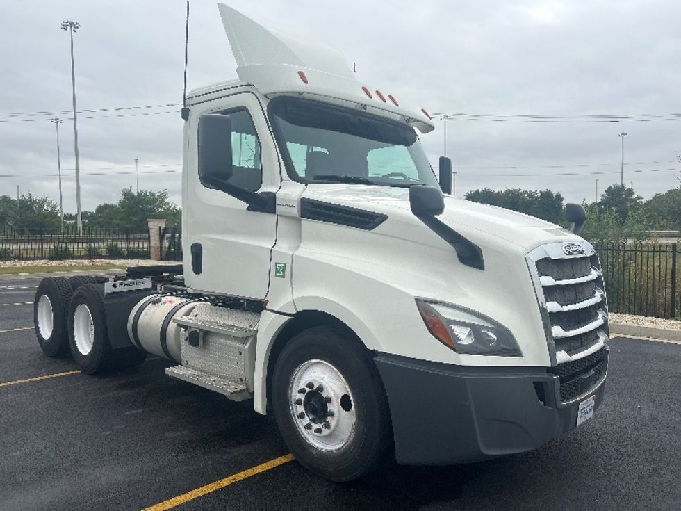 Day Cab Tractor-Heavy Duty Tractors-Freightliner-2019-T12664ST-Melrose Park-IL-340,817\n\t\tmiles-$ 45,750 - Image 1