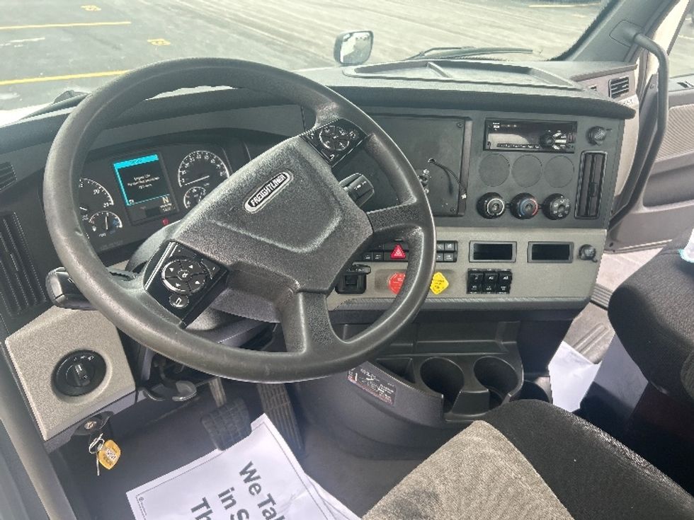 Day Cab Tractor-Heavy Duty Tractors-Freightliner-2019-T12664ST-Melrose Park-IL-340,817\n\t\tmiles-$ 45,750 - Image 10