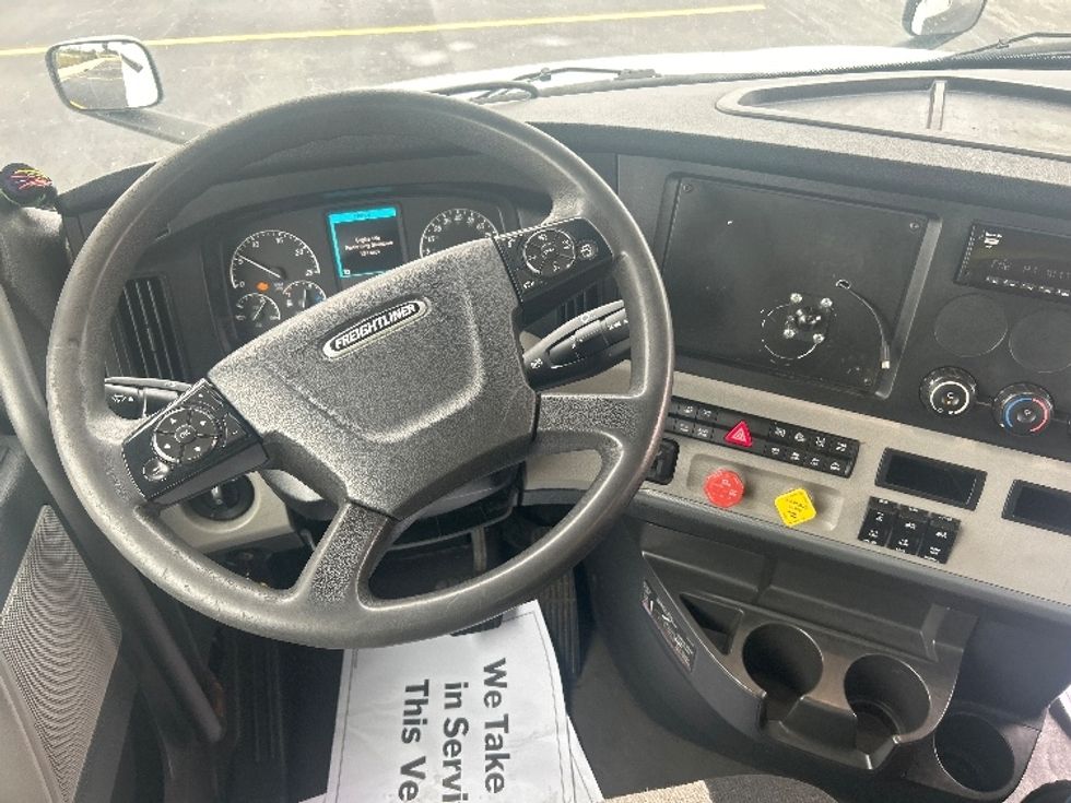 Day Cab Tractor-Heavy Duty Tractors-Freightliner-2019-T12664ST-Melrose Park-IL-340,817\n\t\tmiles-$ 45,750 - Image 11