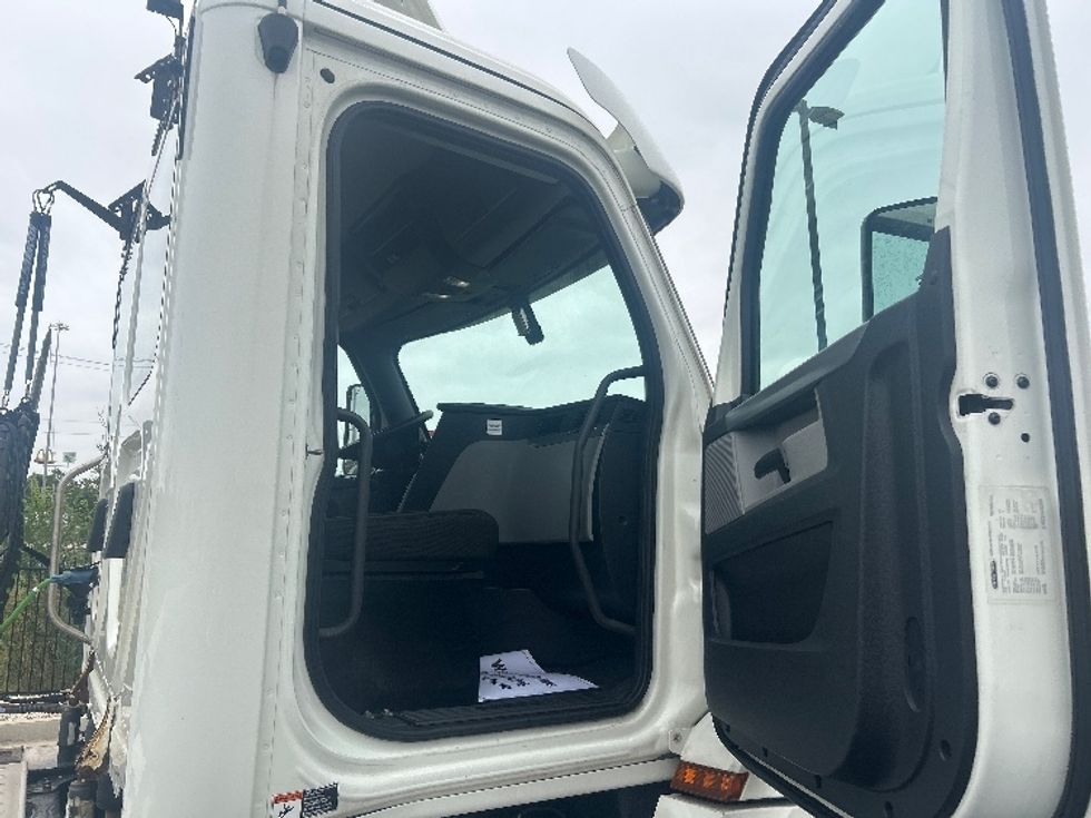 Day Cab Tractor-Heavy Duty Tractors-Freightliner-2019-T12664ST-Melrose Park-IL-340,817\n\t\tmiles-$ 45,750 - Image 12
