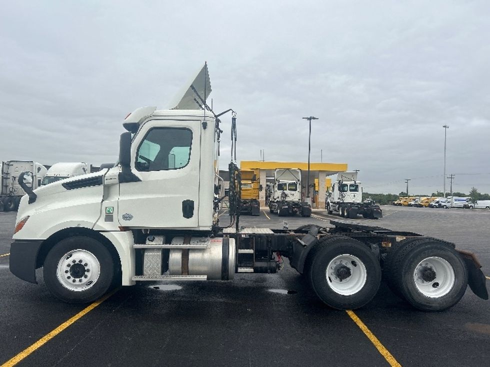 Day Cab Tractor-Heavy Duty Tractors-Freightliner-2019-T12664ST-Melrose Park-IL-340,817\n\t\tmiles-$ 45,750 - Image 4