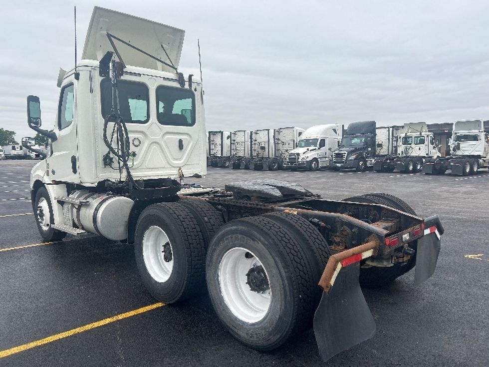 Day Cab Tractor-Heavy Duty Tractors-Freightliner-2019-T12664ST-Melrose Park-IL-340,817\n\t\tmiles-$ 45,750 - Image 5