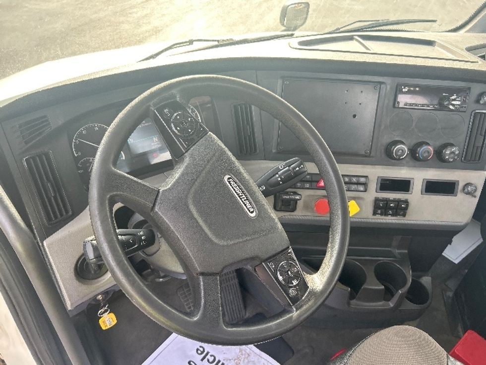 Day Cab Tractor-Heavy Duty Tractors-Freightliner-2019-T12664ST-Melrose Park-IL-468,240\n\t\tmiles-$ 38,500 - Image 10