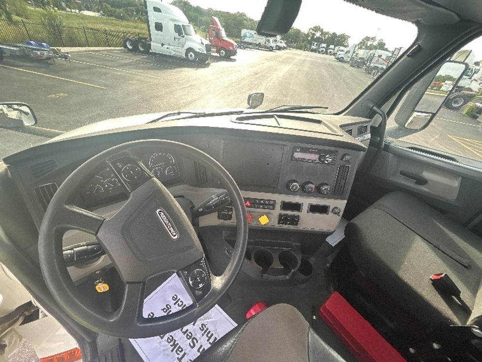 Day Cab Tractor-Heavy Duty Tractors-Freightliner-2019-T12664ST-Melrose Park-IL-468,240\n\t\tmiles-$ 38,500 - Image 11