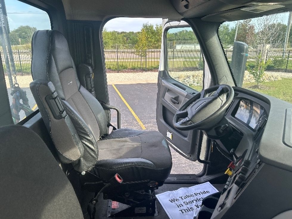 Day Cab Tractor-Heavy Duty Tractors-Freightliner-2019-T12664ST-Melrose Park-IL-468,240\n\t\tmiles-$ 38,500 - Image 14