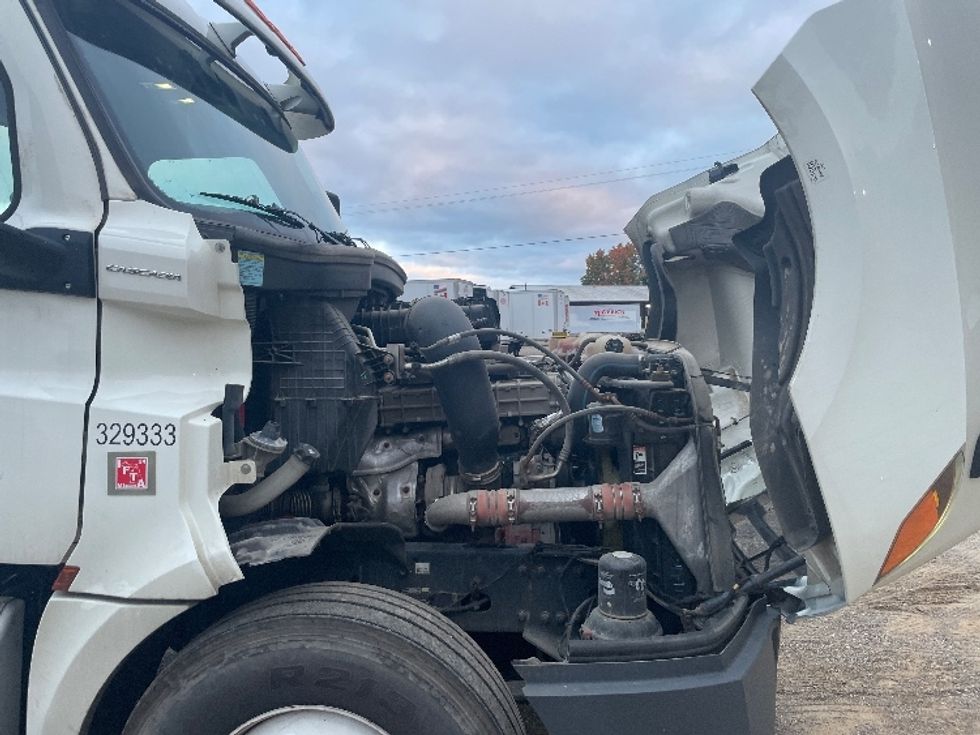 Day Cab Tractor-Heavy Duty Tractors-Freightliner-2019-T12664ST-Melrose Park-IL-468,240\n\t\tmiles-$ 38,500 - Image 15