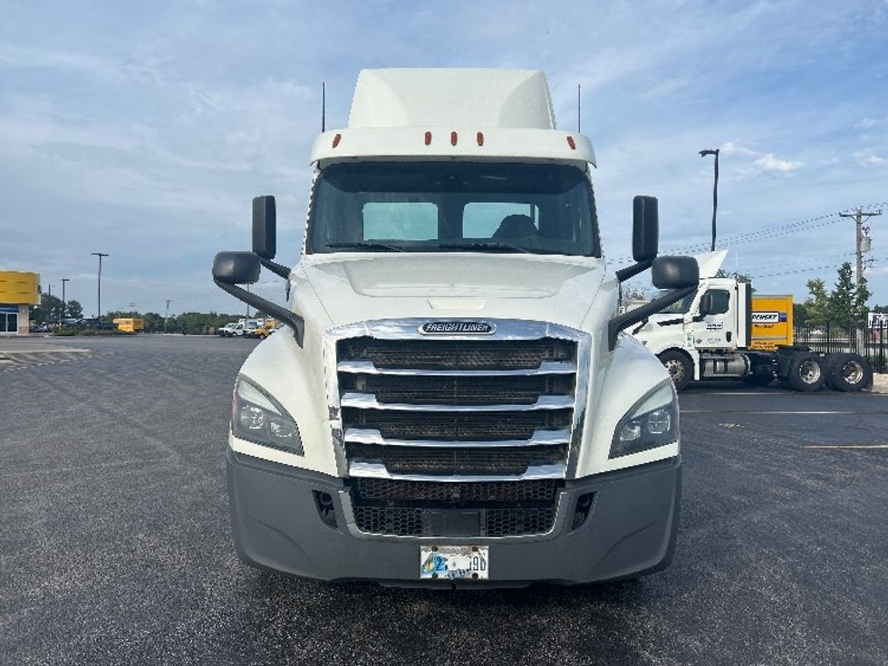 Day Cab Tractor-Heavy Duty Tractors-Freightliner-2019-T12664ST-Melrose Park-IL-468,240\n\t\tmiles-$ 38,500 - Image 2