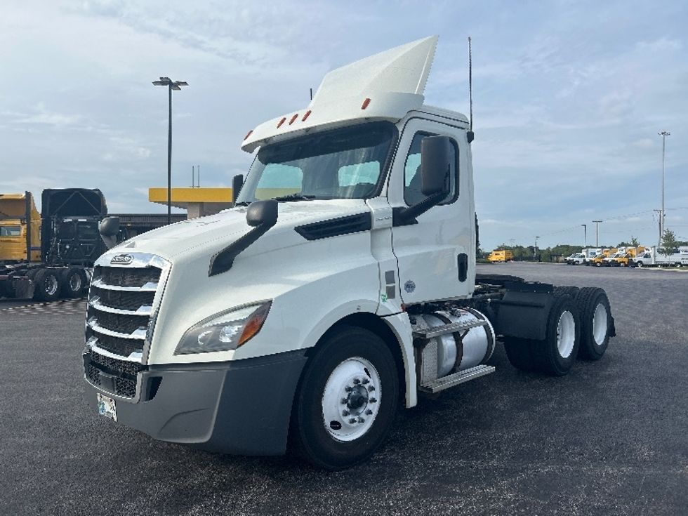 Day Cab Tractor-Heavy Duty Tractors-Freightliner-2019-T12664ST-Melrose Park-IL-468,240\n\t\tmiles-$ 38,500 - Image 3