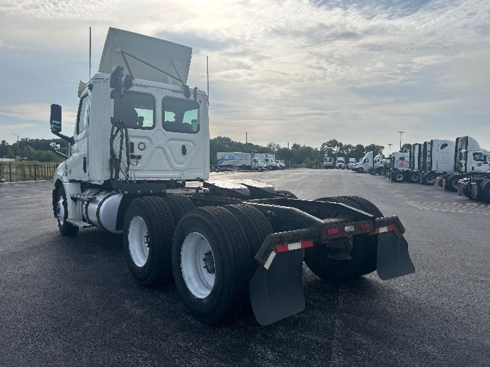 Day Cab Tractor-Heavy Duty Tractors-Freightliner-2019-T12664ST-Melrose Park-IL-468,240\n\t\tmiles-$ 38,500 - Image 5