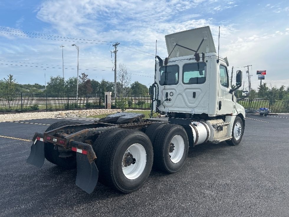 Day Cab Tractor-Heavy Duty Tractors-Freightliner-2019-T12664ST-Melrose Park-IL-468,240\n\t\tmiles-$ 38,500 - Image 7