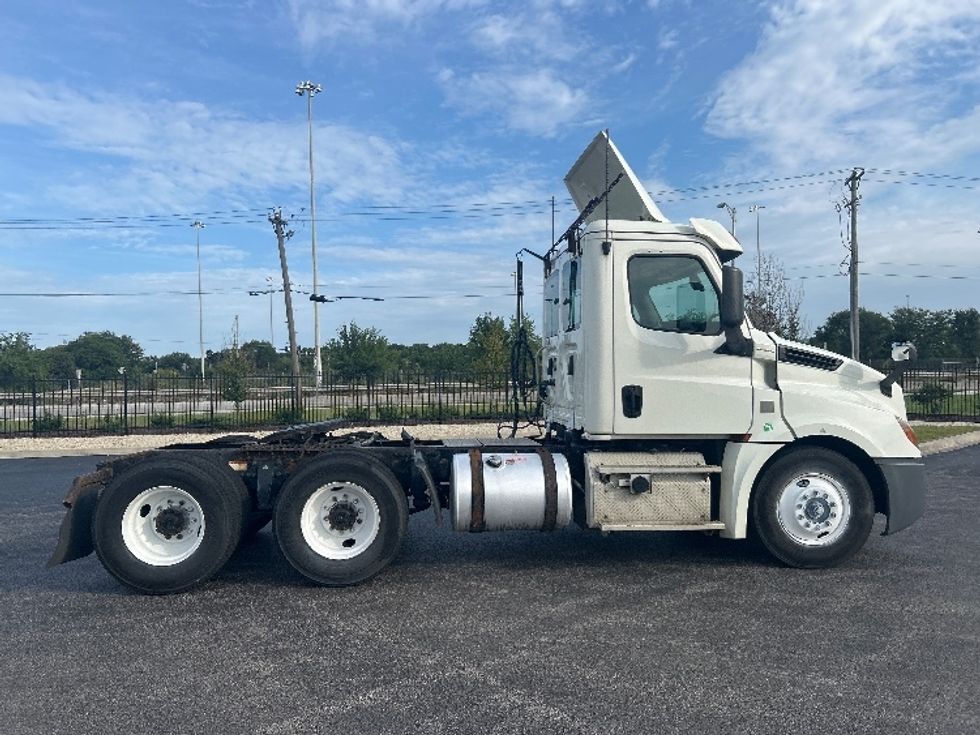 Day Cab Tractor-Heavy Duty Tractors-Freightliner-2019-T12664ST-Melrose Park-IL-468,240\n\t\tmiles-$ 38,500 - Image 8