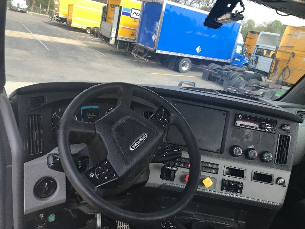 Day Cab Tractor-Heavy Duty Tractors-Freightliner-2019-T12664ST-Memphis-TN-281,170\n\t\tmiles-$ 63,500 - Image 11