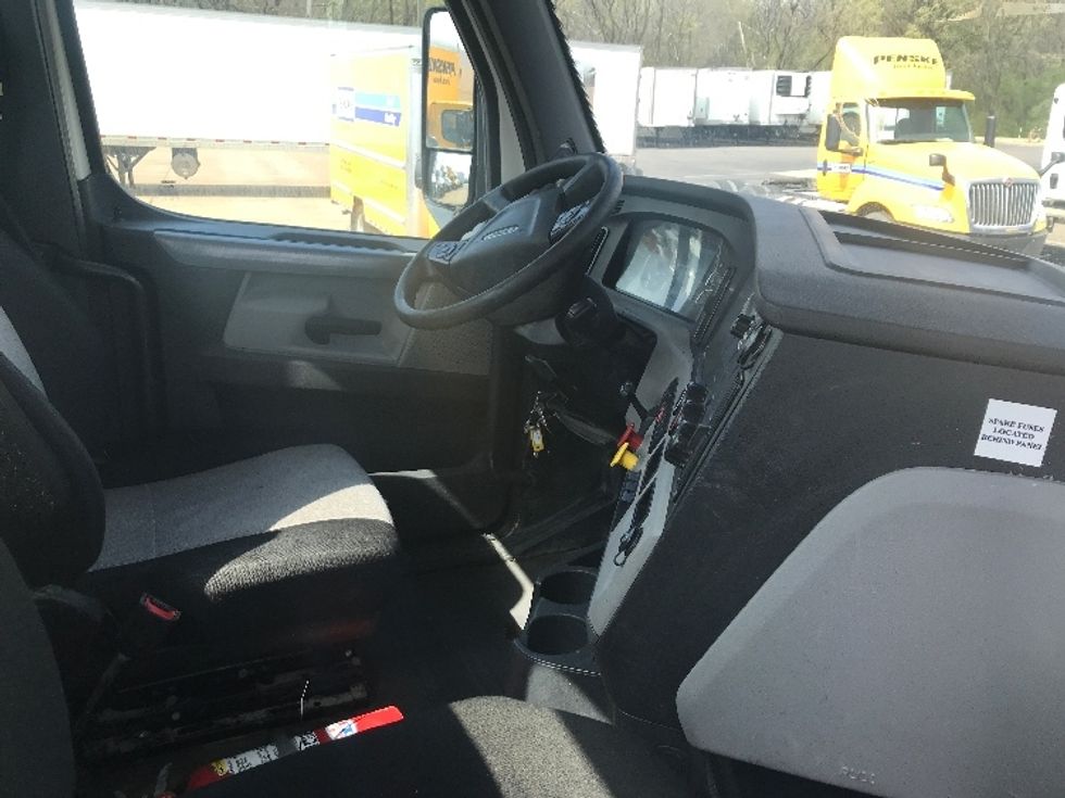 Day Cab Tractor-Heavy Duty Tractors-Freightliner-2019-T12664ST-Memphis-TN-281,170\n\t\tmiles-$ 63,500 - Image 14