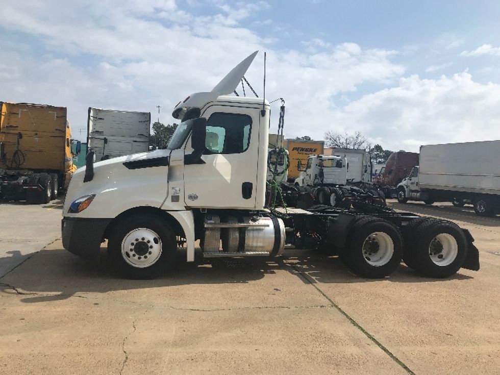 Day Cab Tractor-Heavy Duty Tractors-Freightliner-2019-T12664ST-Memphis-TN-281,170\n\t\tmiles-$ 63,500 - Image 4