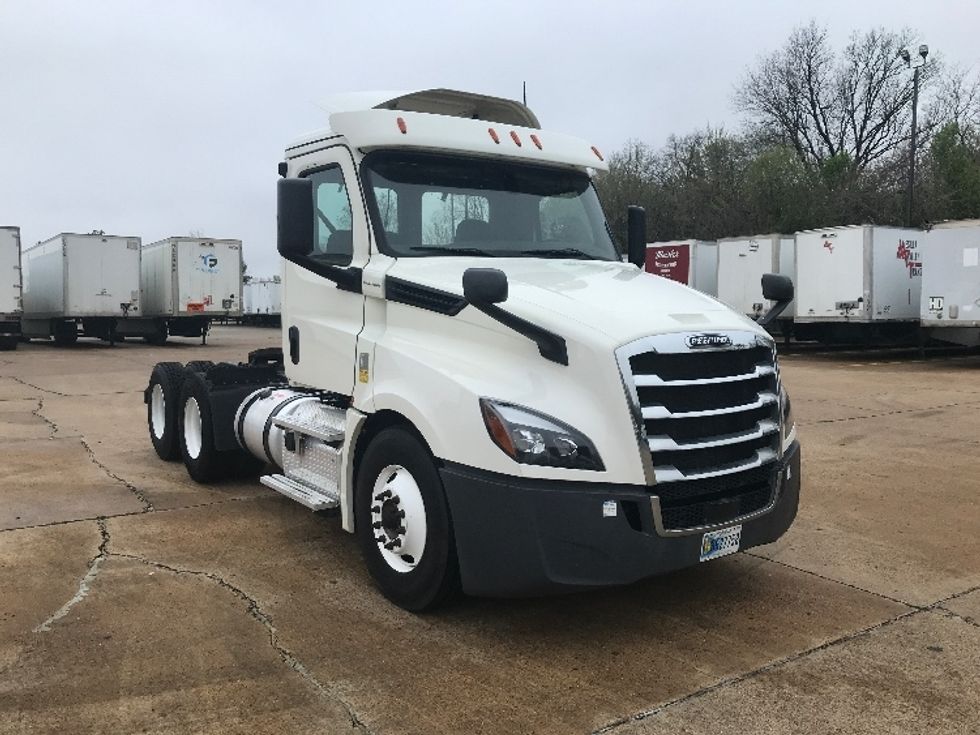 Day Cab Tractor-Heavy Duty Tractors-Freightliner-2019-T12664ST-Memphis-TN-282,428\n\t\tmiles-$ 63,500 - Image 1