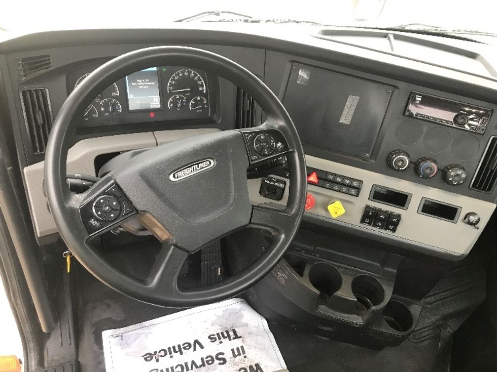 Day Cab Tractor-Heavy Duty Tractors-Freightliner-2019-T12664ST-Memphis-TN-282,428\n\t\tmiles-$ 63,500 - Image 11