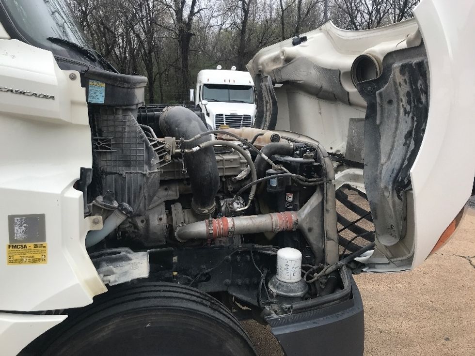 Day Cab Tractor-Heavy Duty Tractors-Freightliner-2019-T12664ST-Memphis-TN-282,428\n\t\tmiles-$ 63,500 - Image 15