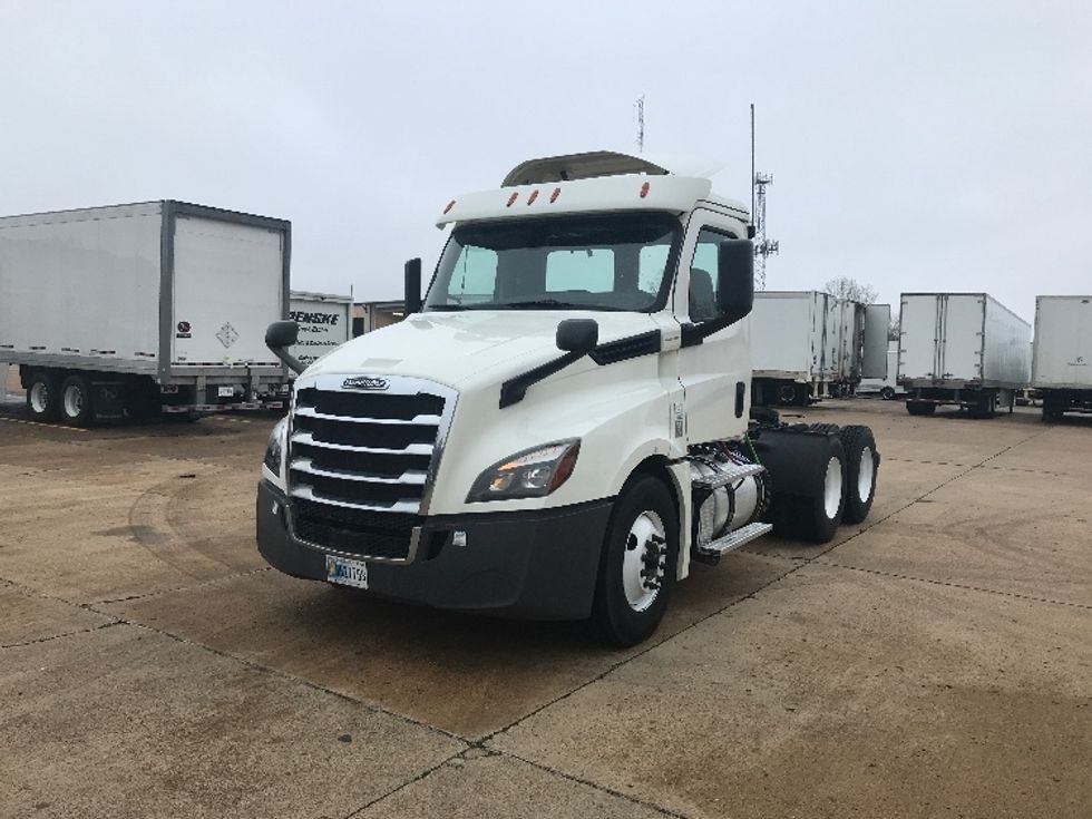 Day Cab Tractor-Heavy Duty Tractors-Freightliner-2019-T12664ST-Memphis-TN-282,428\n\t\tmiles-$ 63,500 - Image 3