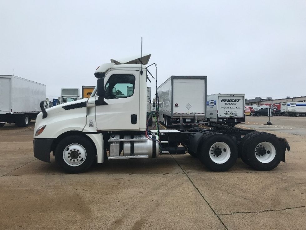 Day Cab Tractor-Heavy Duty Tractors-Freightliner-2019-T12664ST-Memphis-TN-282,428\n\t\tmiles-$ 63,500 - Image 4