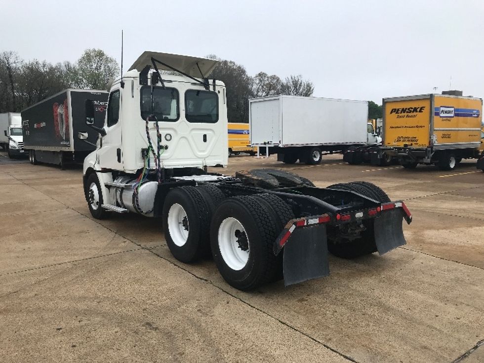 Day Cab Tractor-Heavy Duty Tractors-Freightliner-2019-T12664ST-Memphis-TN-282,428\n\t\tmiles-$ 63,500 - Image 5