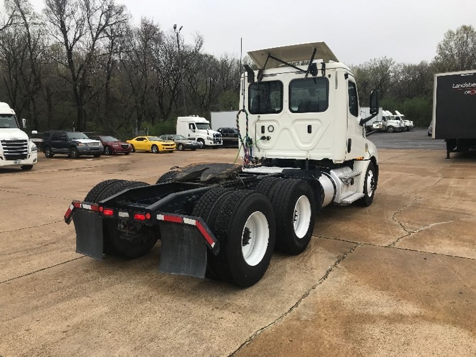 Day Cab Tractor-Heavy Duty Tractors-Freightliner-2019-T12664ST-Memphis-TN-282,428\n\t\tmiles-$ 63,500 - Image 7