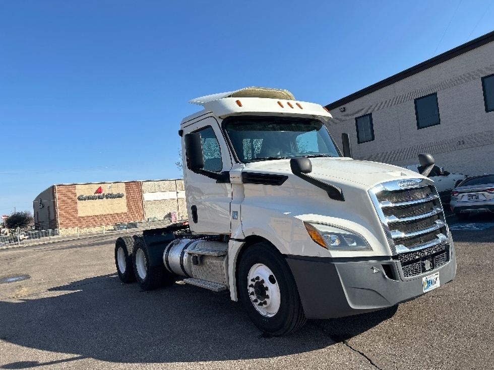 Day Cab Tractor-Heavy Duty Tractors-Freightliner-2019-T12664ST-Memphis-TN-291,429\n\t\tmiles-$ 50,750 - Image 1