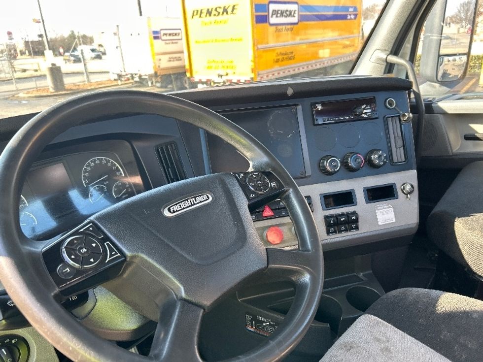 Day Cab Tractor-Heavy Duty Tractors-Freightliner-2019-T12664ST-Memphis-TN-291,429\n\t\tmiles-$ 50,750 - Image 10