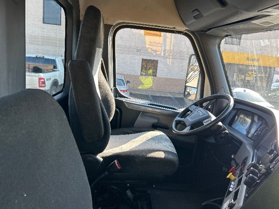 Day Cab Tractor-Heavy Duty Tractors-Freightliner-2019-T12664ST-Memphis-TN-291,429\n\t\tmiles-$ 50,750 - Image 14