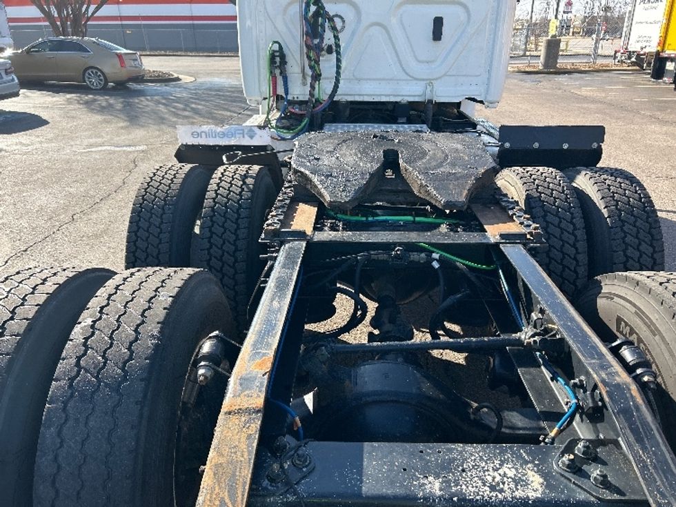Day Cab Tractor-Heavy Duty Tractors-Freightliner-2019-T12664ST-Memphis-TN-291,429\n\t\tmiles-$ 50,750 - Image 6