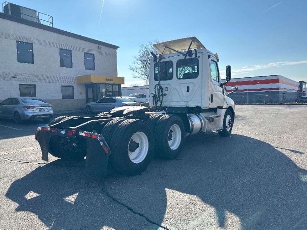 Day Cab Tractor-Heavy Duty Tractors-Freightliner-2019-T12664ST-Memphis-TN-291,429\n\t\tmiles-$ 50,750 - Image 7