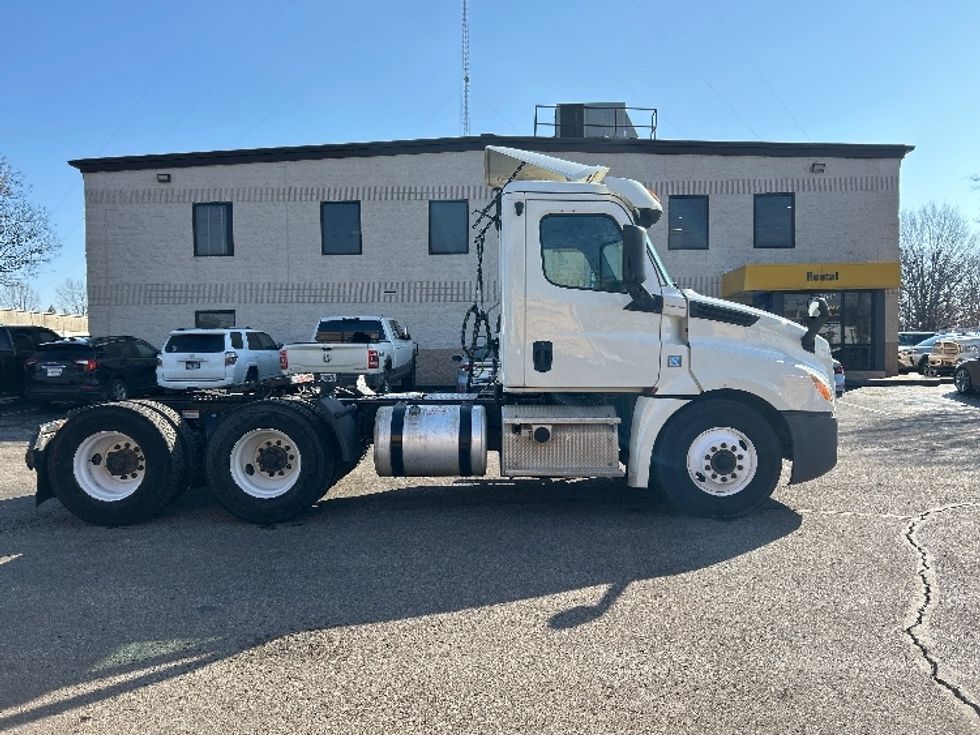 Day Cab Tractor-Heavy Duty Tractors-Freightliner-2019-T12664ST-Memphis-TN-291,429\n\t\tmiles-$ 50,750 - Image 8