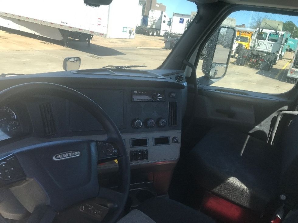 Day Cab Tractor-Heavy Duty Tractors-Freightliner-2019-T12664ST-Memphis-TN-300,073\n\t\tmiles-$ 62,250 - Image 10