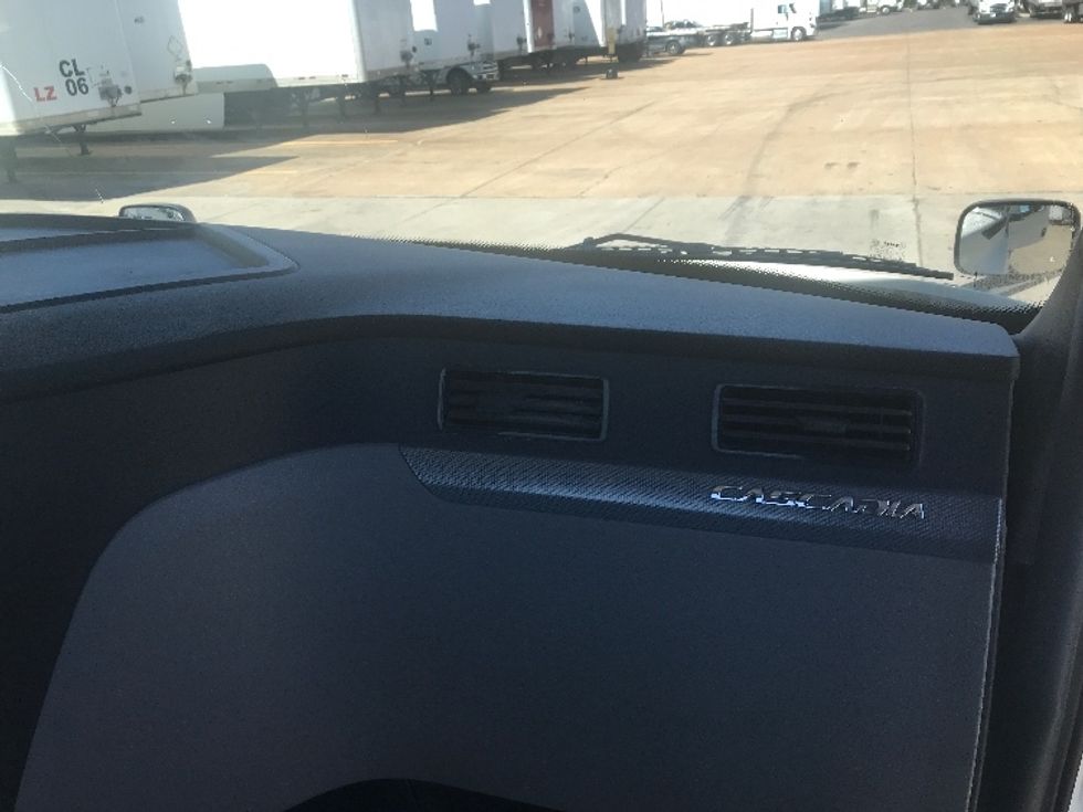 Day Cab Tractor-Heavy Duty Tractors-Freightliner-2019-T12664ST-Memphis-TN-300,073\n\t\tmiles-$ 62,250 - Image 13