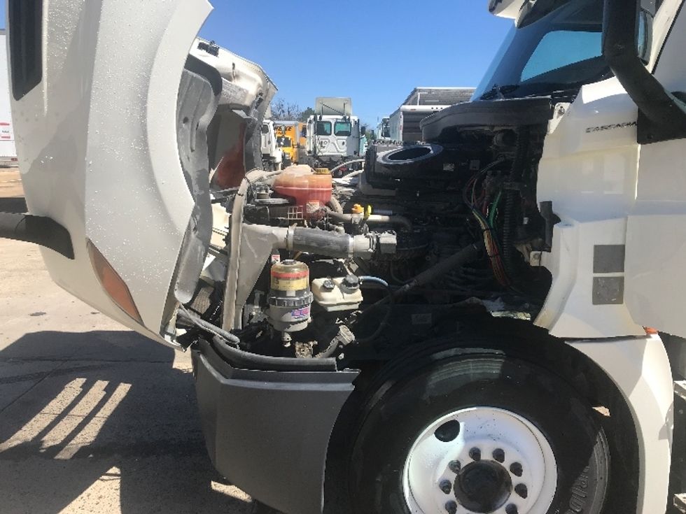 Day Cab Tractor-Heavy Duty Tractors-Freightliner-2019-T12664ST-Memphis-TN-300,073\n\t\tmiles-$ 62,250 - Image 16