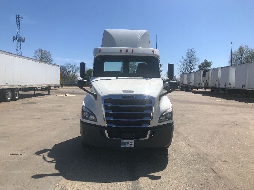 Day Cab Tractor-Heavy Duty Tractors-Freightliner-2019-T12664ST-Memphis-TN-300,073\n\t\tmiles-$ 62,250 - Image 2