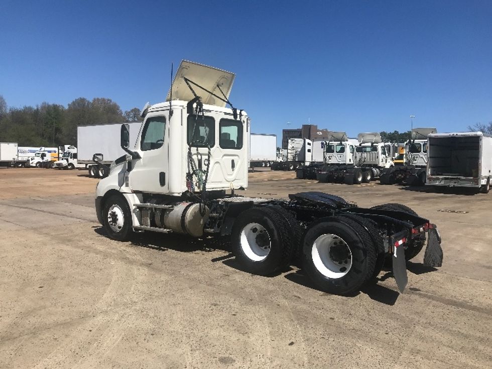 Day Cab Tractor-Heavy Duty Tractors-Freightliner-2019-T12664ST-Memphis-TN-300,073\n\t\tmiles-$ 62,250 - Image 5