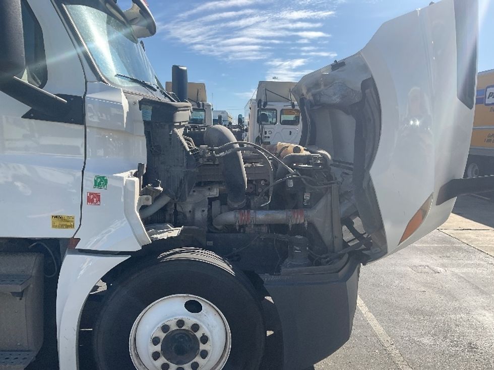 Day Cab Tractor-Heavy Duty Tractors-Freightliner-2019-T12664ST-Memphis-TN-305,821\n\t\tmiles-$ 62,000 - Image 15