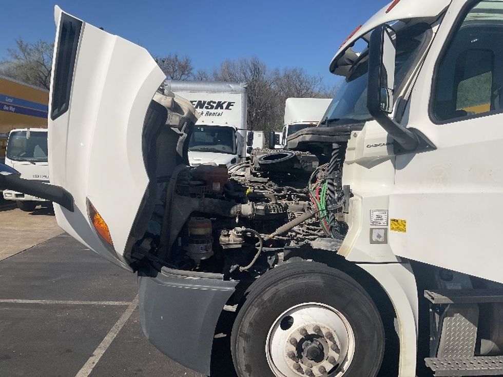 Day Cab Tractor-Heavy Duty Tractors-Freightliner-2019-T12664ST-Memphis-TN-305,821\n\t\tmiles-$ 62,000 - Image 16