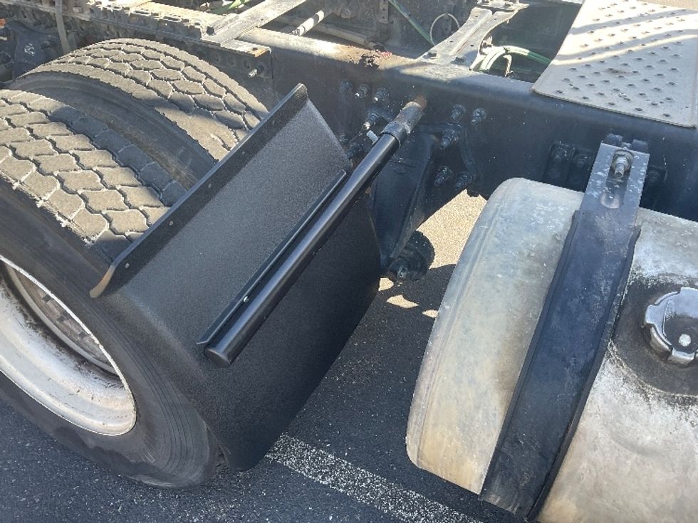 Day Cab Tractor-Heavy Duty Tractors-Freightliner-2019-T12664ST-Memphis-TN-305,821\n\t\tmiles-$ 62,000 - Image 19