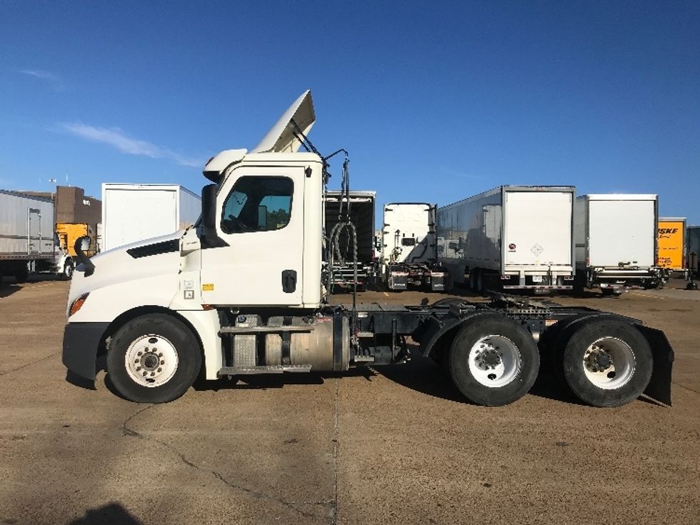Day Cab Tractor-Heavy Duty Tractors-Freightliner-2019-T12664ST-Memphis-TN-305,821\n\t\tmiles-$ 62,000 - Image 4