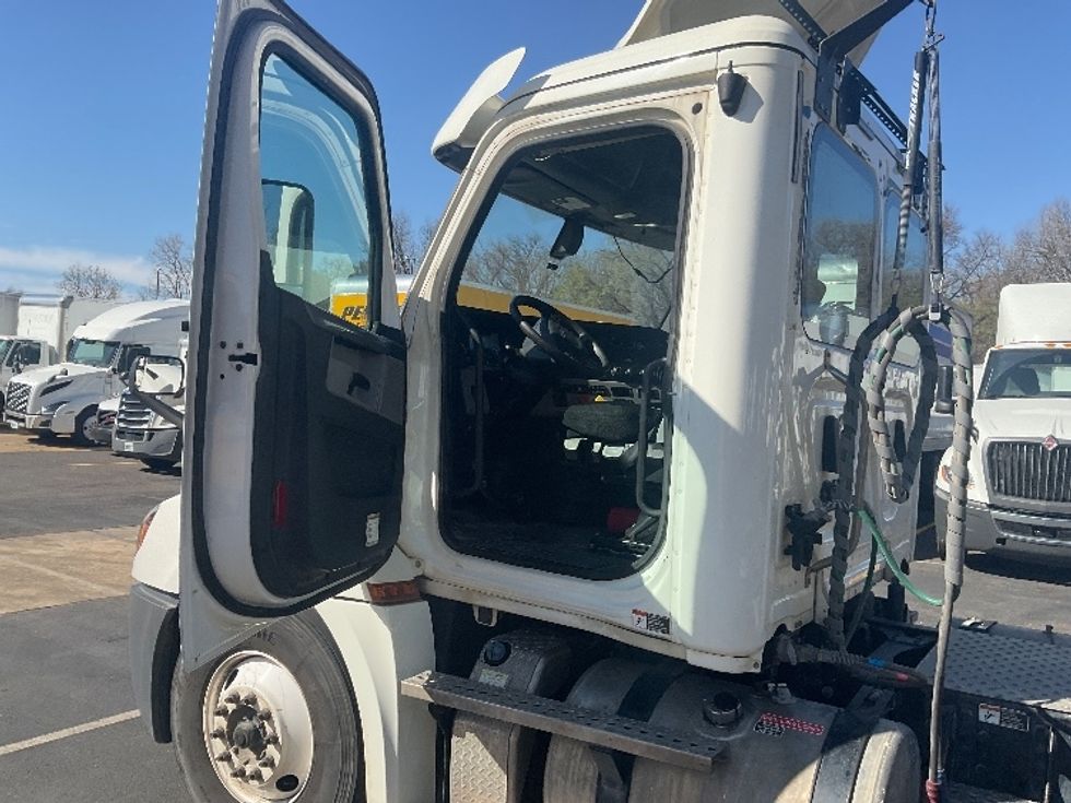 Day Cab Tractor-Heavy Duty Tractors-Freightliner-2019-T12664ST-Memphis-TN-305,821\n\t\tmiles-$ 62,000 - Image 9