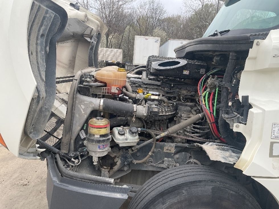 Day Cab Tractor-Heavy Duty Tractors-Freightliner-2019-T12664ST-Memphis-TN-320,616\n\t\tmiles-$ 61,000 - Image 16