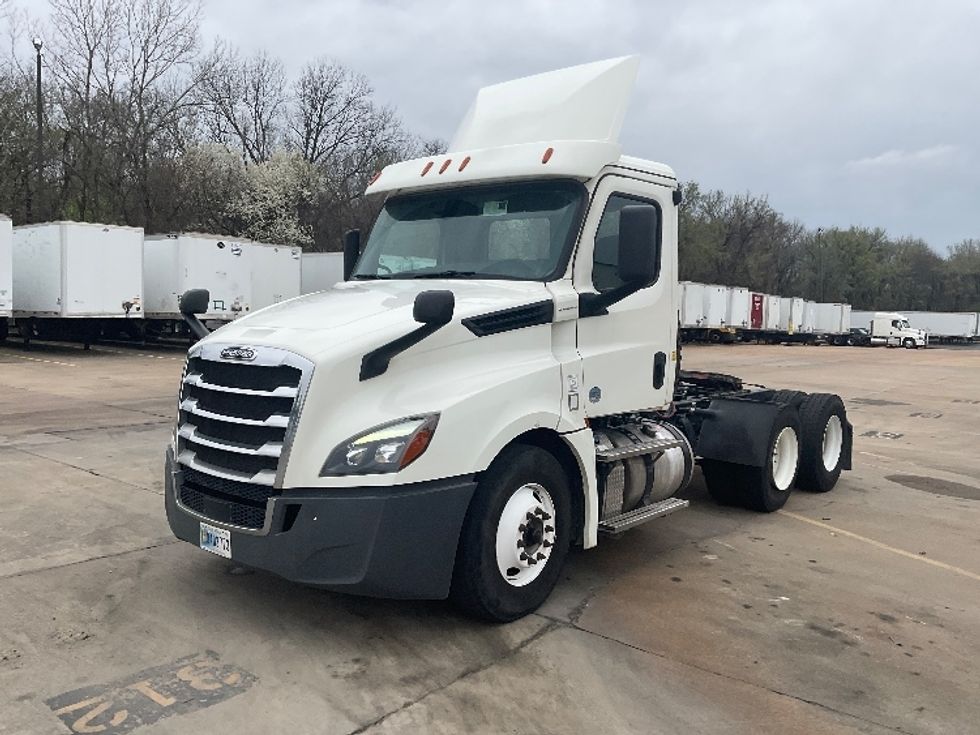 Day Cab Tractor-Heavy Duty Tractors-Freightliner-2019-T12664ST-Memphis-TN-320,616\n\t\tmiles-$ 61,000 - Image 3