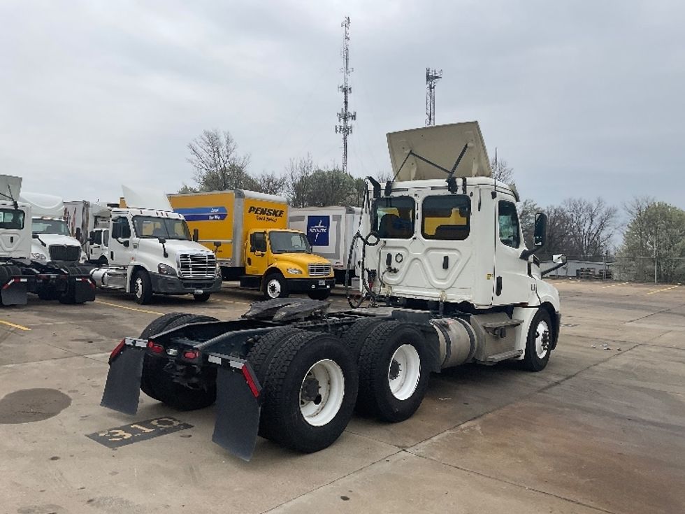 Day Cab Tractor-Heavy Duty Tractors-Freightliner-2019-T12664ST-Memphis-TN-320,616\n\t\tmiles-$ 61,000 - Image 7