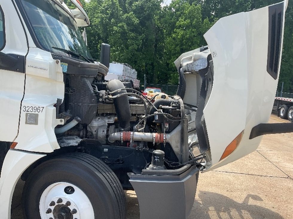 Day Cab Tractor-Heavy Duty Tractors-Freightliner-2019-T12664ST-Memphis-TN-324,271\n\t\tmiles-$ 62,750 - Image 15