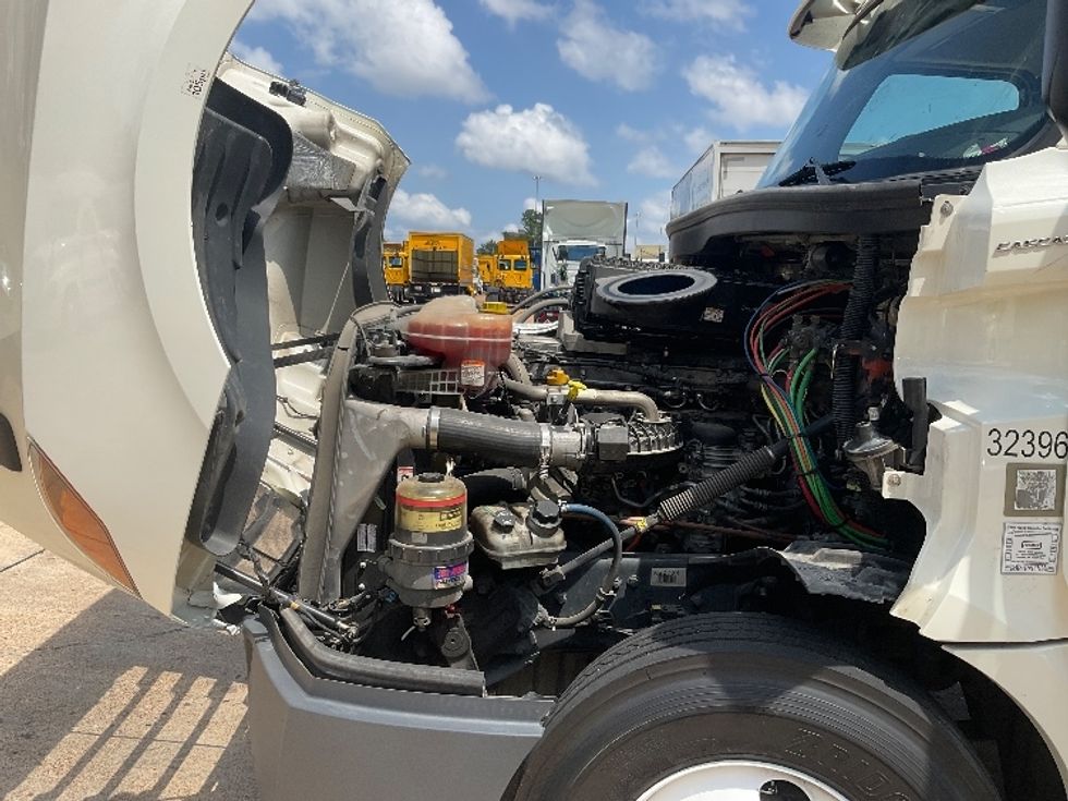 Day Cab Tractor-Heavy Duty Tractors-Freightliner-2019-T12664ST-Memphis-TN-324,271\n\t\tmiles-$ 62,750 - Image 16